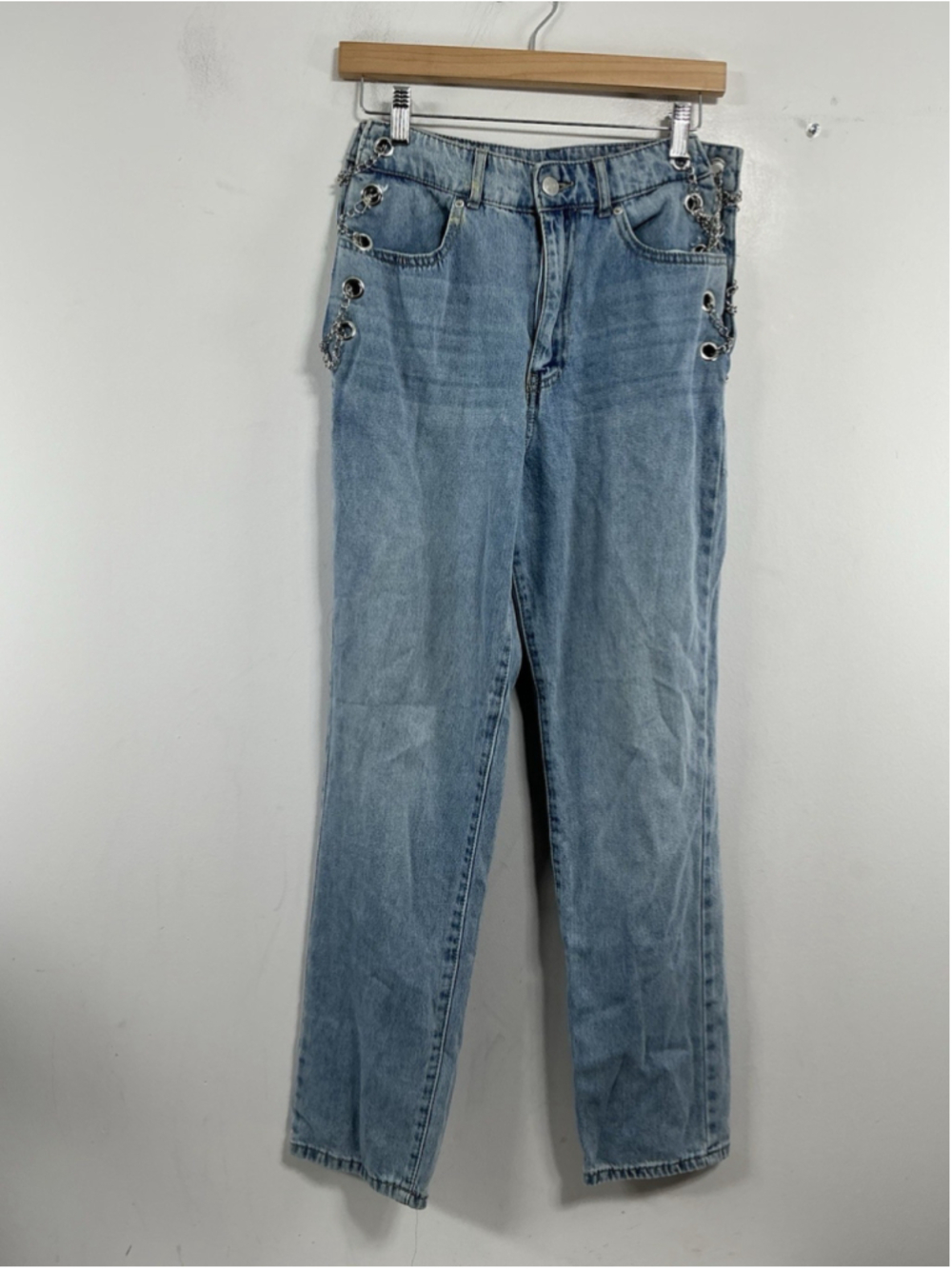 Womans Junior Forever 21 Blue Jeans Size 26 Inch Cross Cross Chain Detail